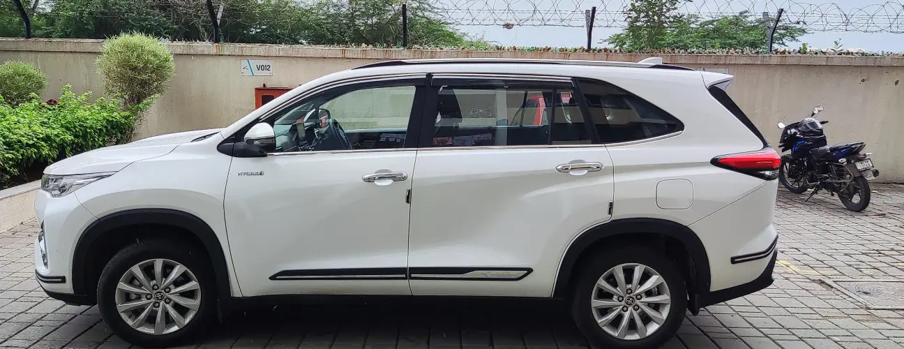 Innova Hycross Car Hire in Jaipur